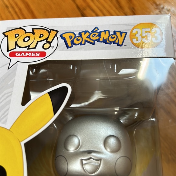 Funko Pop Pokémon Pikachu figurine in original box.  #353.  Good condition. - Picture 2 of 11